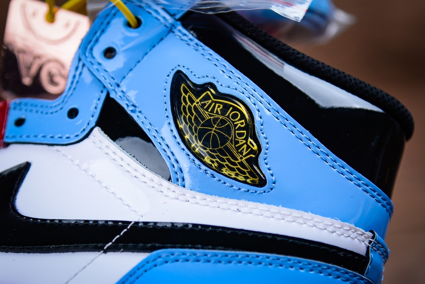 Jordan 1 Retro High Fearless UNC Chicago