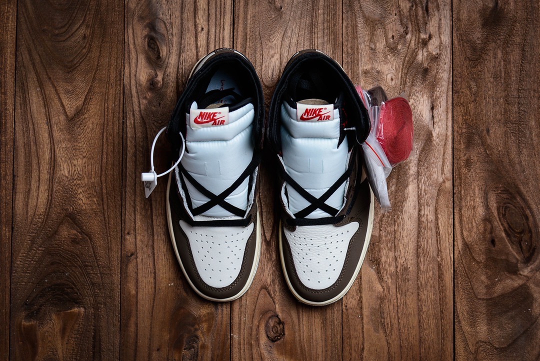Jordan 1 Retro High OG SP Travis Scott