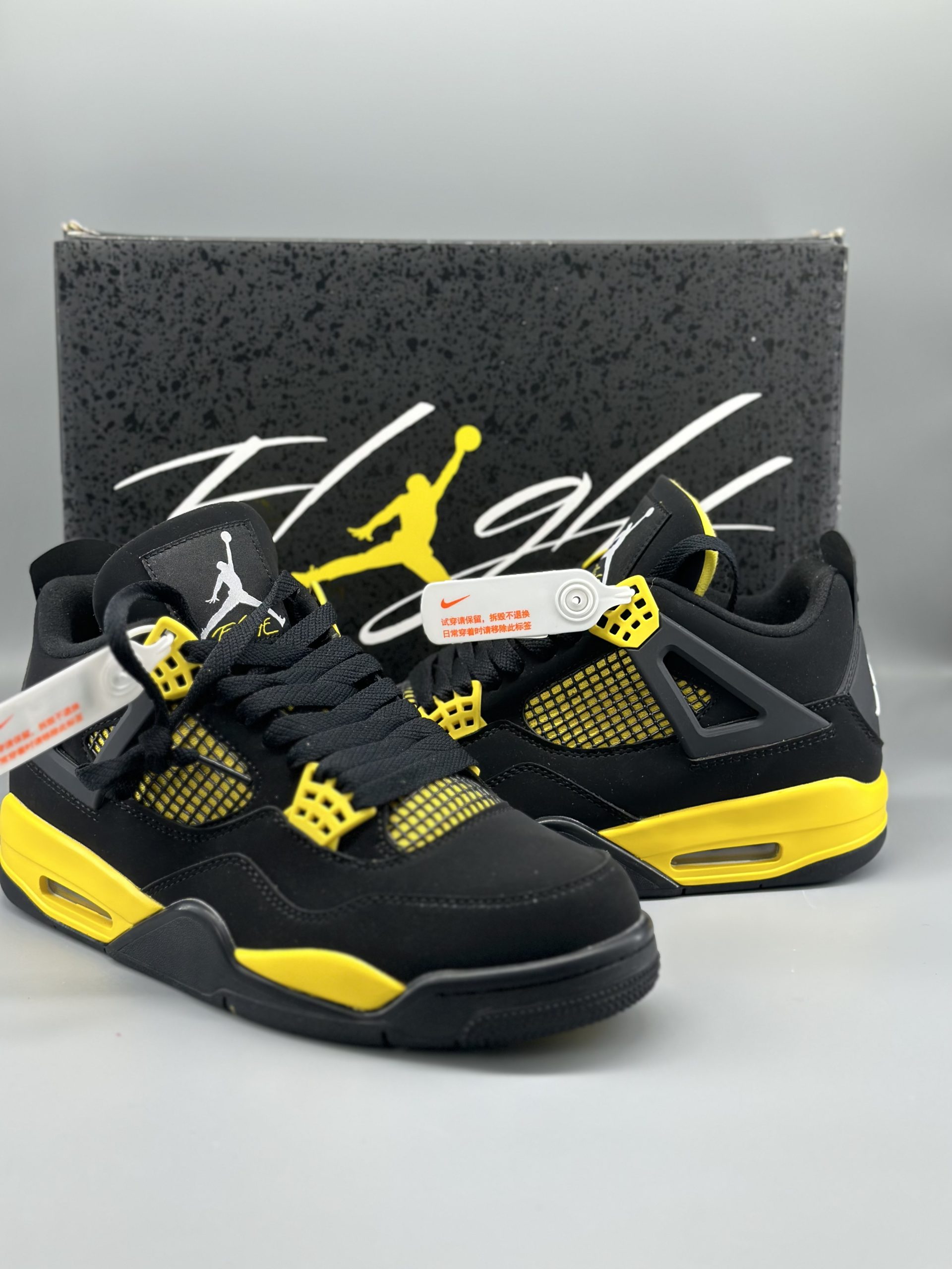 Jordan 4 Retro Thunder (2023)