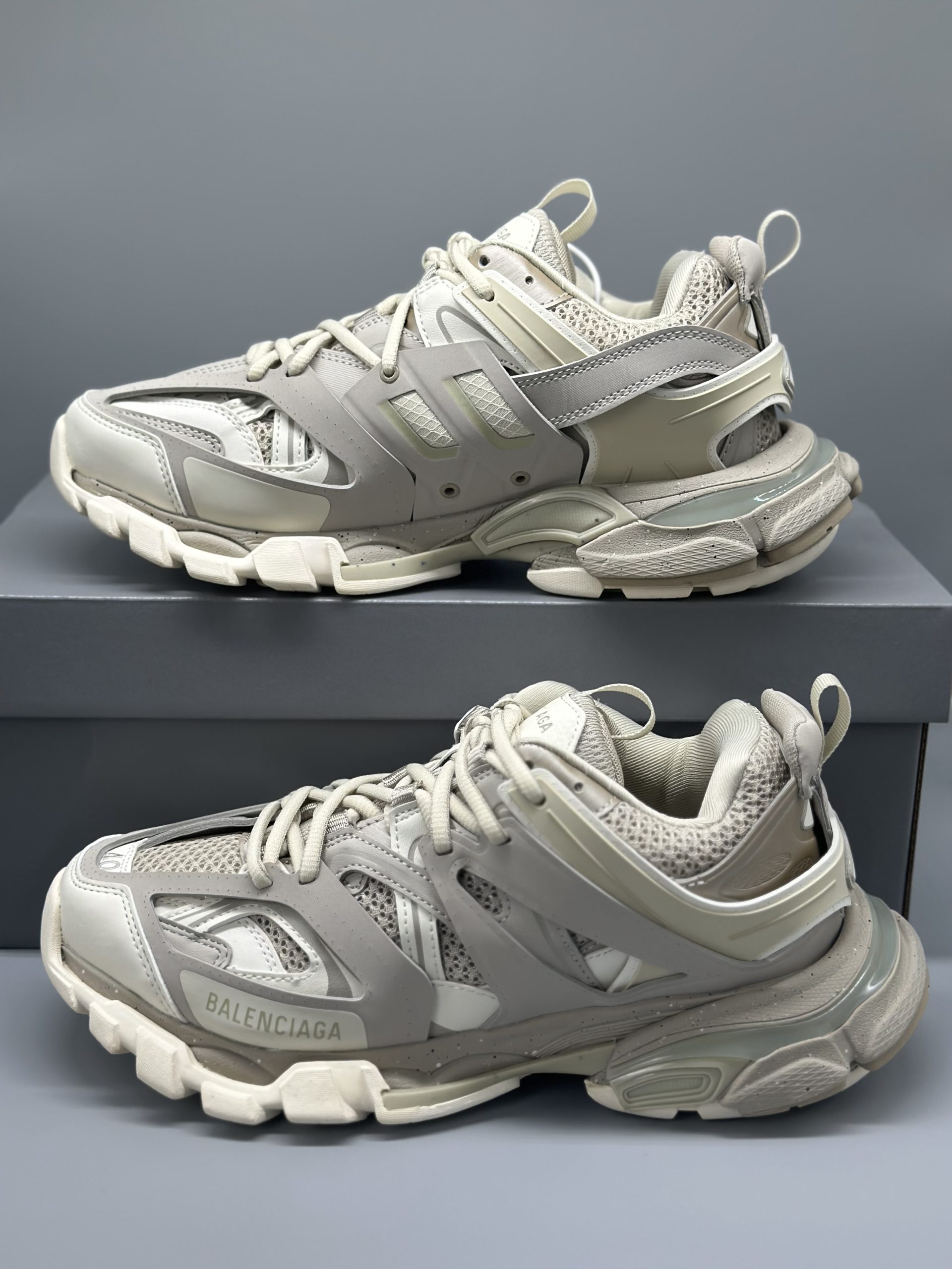 Balenciaga Track Strap Beige 542023W1GC49067