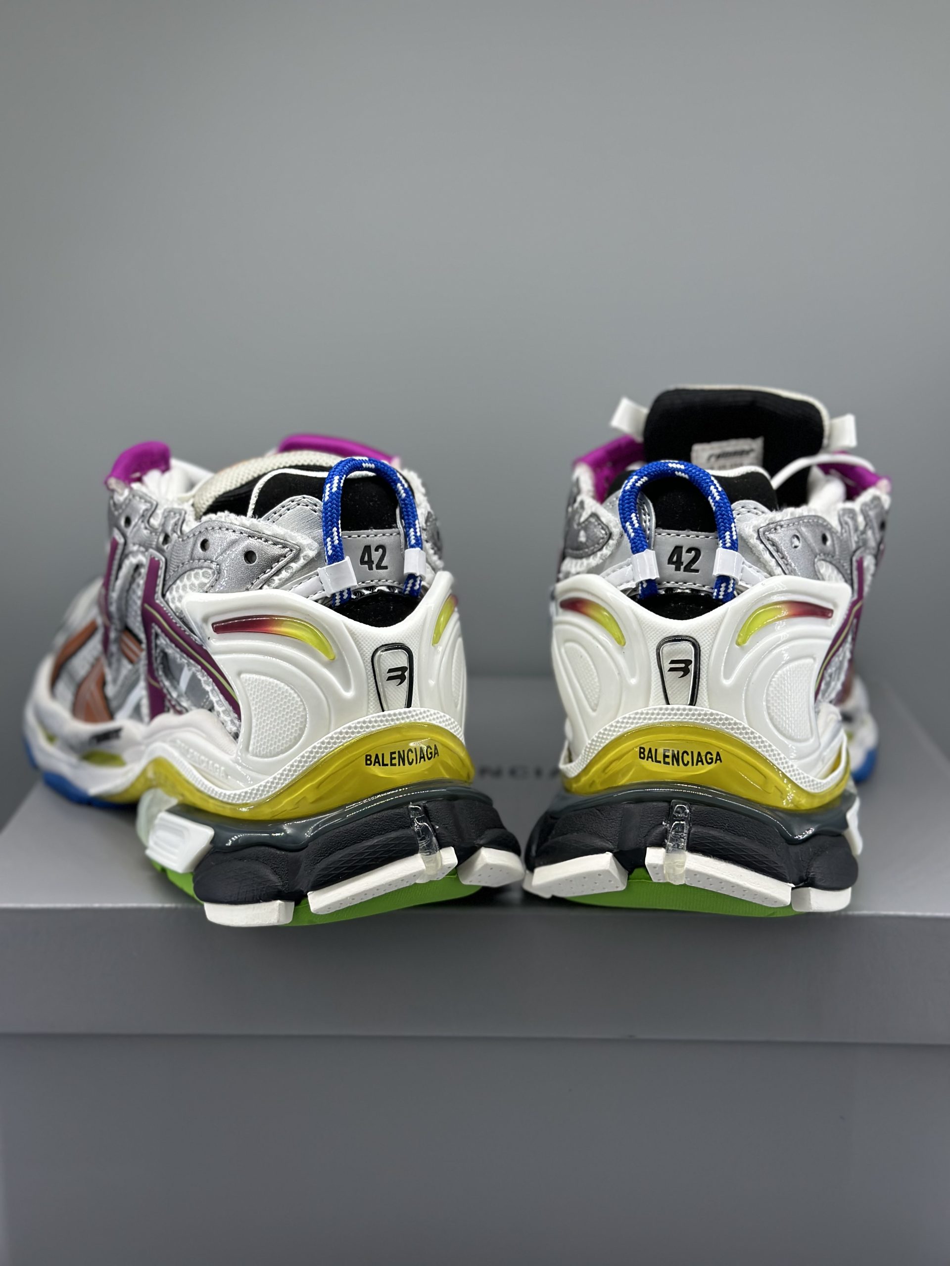 【FLASH SALE】 Balenciaga Runner Multicolor  677403W3RB68123