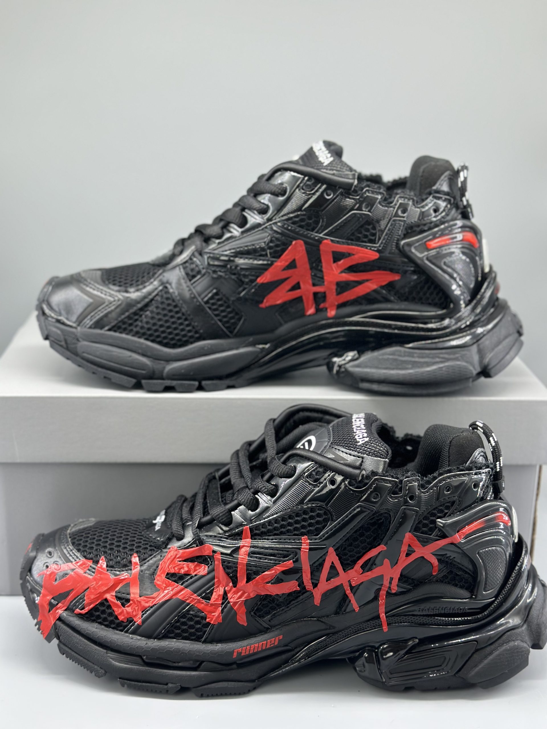 Balenciaga Runner Graffiti Black Red 677403W3RBQ1060