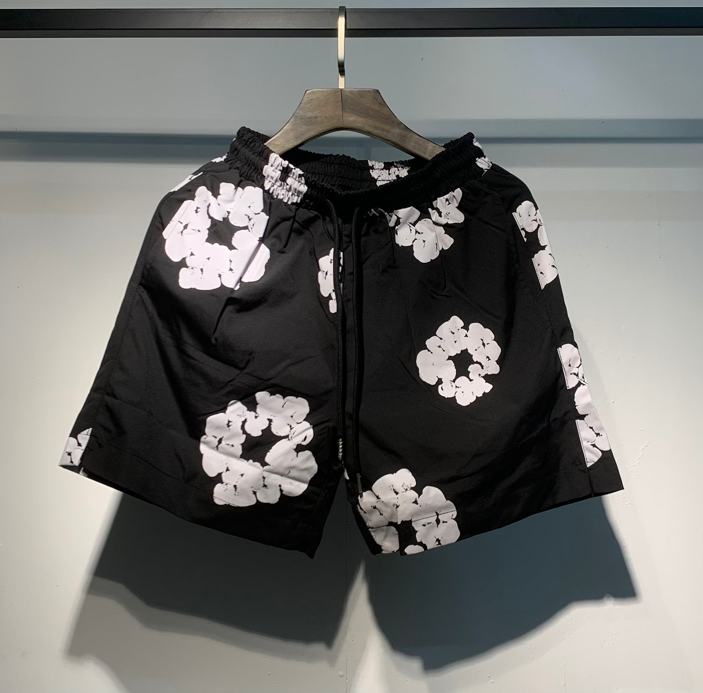 Denim Tears The Cotton Wreath Short Sleeve Suit Black T-shirt and shorts