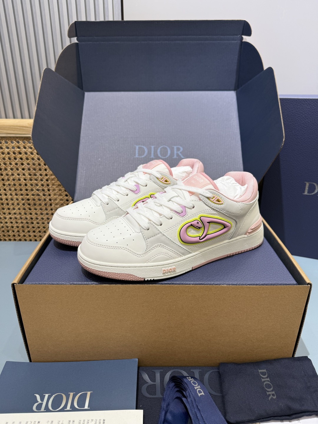 Dior B57 Low Dior Oblique White Pink 3SN318ZXU H553