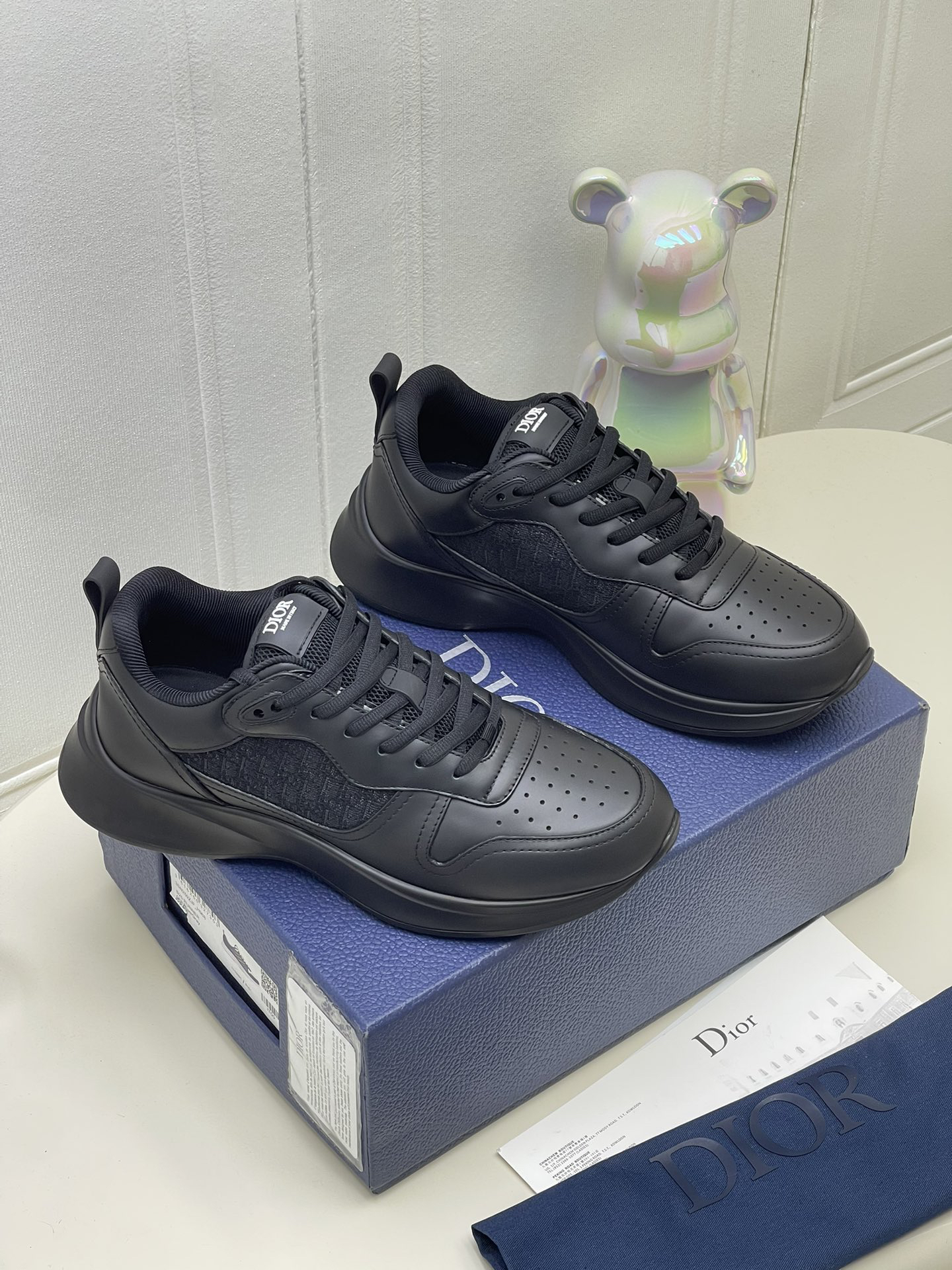 B25 Runner Sneaker Black Smooth Calfskin and Dior Oblique Jacquard 3SN299ZIR_H900