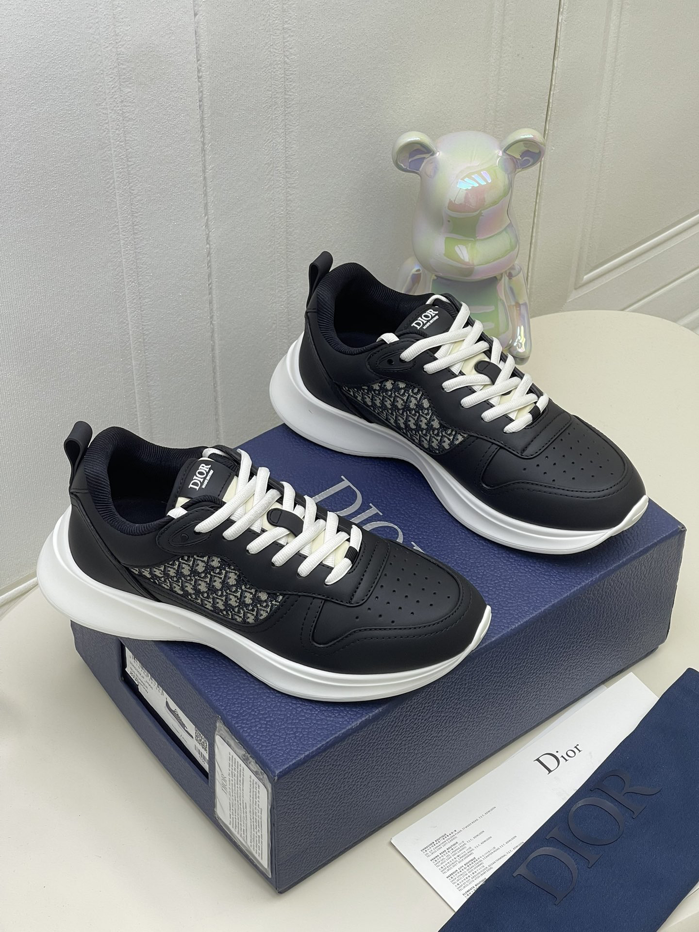 B25 Runner Sneaker Black White Calfskin and Dior Oblique Jacquard 3SN299ZIR_H965