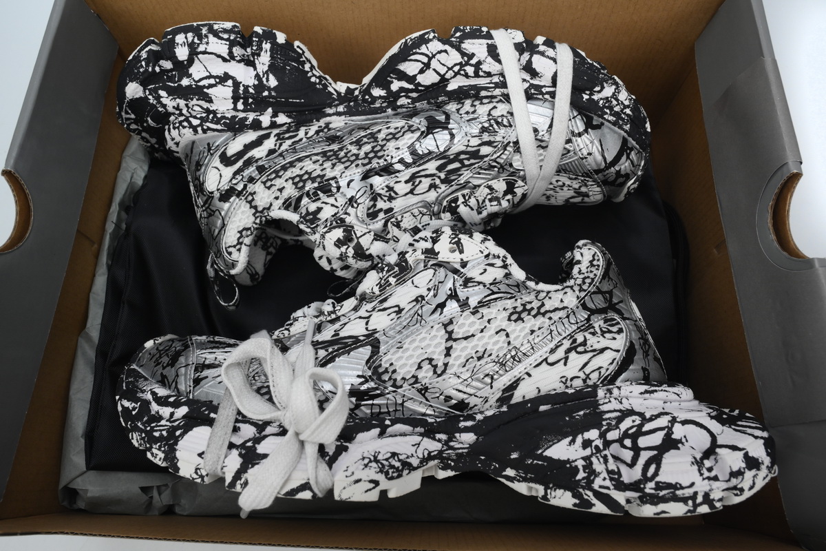 Balenciaga 3XL Extreme White Black Graffiti 734734W2RG39010